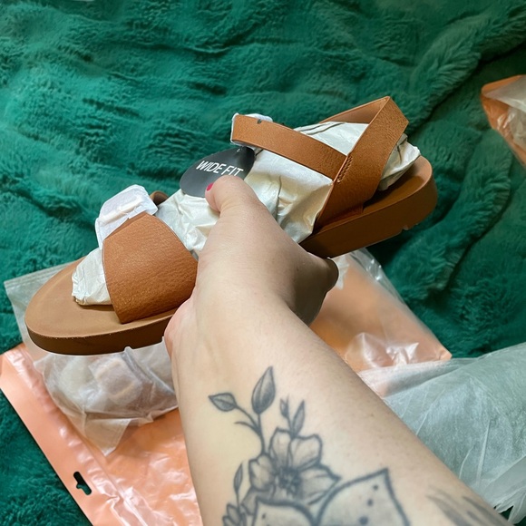 SHEIN sandals - Picture 6 of 7